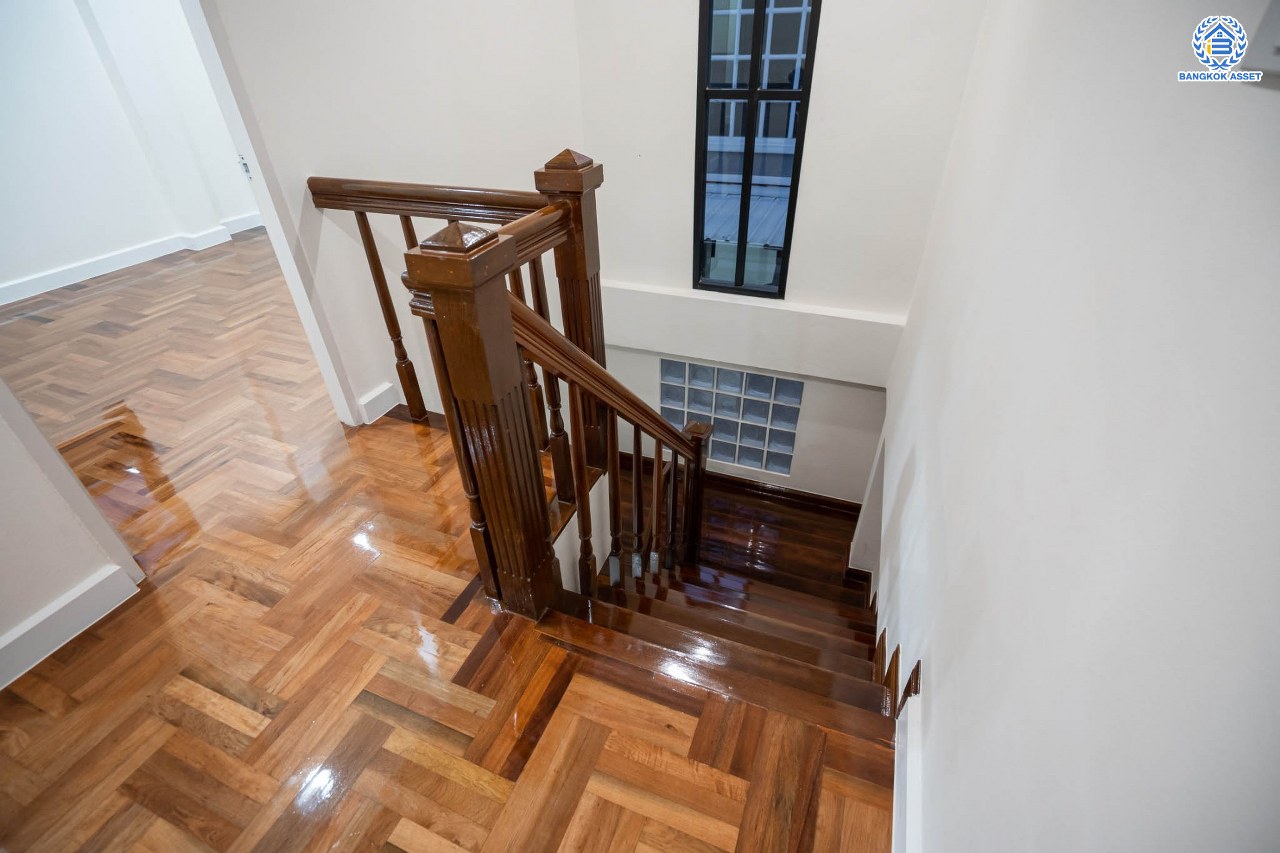 บ้านมือสองตกแต่งใหม่ โครงการ มณีรินทร์ รัตนาธิเบศร์ แบรนด์ Property Perfect เนื้อที่ 54.2 ตร.ว. ฟังก์ชัน 3 ห้องนอน 2 ห้องน้ำ จอดรถได้ 2 คัน บนทำเลศักยภาพ เชื่อมต่อทั้ง ถนนรัตนาธิเบศร์ และถนนราชพฤกษ์ ใจกลาง 2 เซ็นทรัลฯ ใกล้ทางด่วน "งามวงศ์วาน" และรถไฟฟ้า "สถานีบางรักน้อยท่าอิฐ"